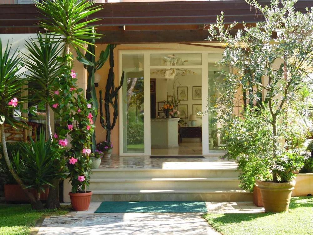 Hotel Mediterraneo Marina di Pietrasanta Bagian luar foto