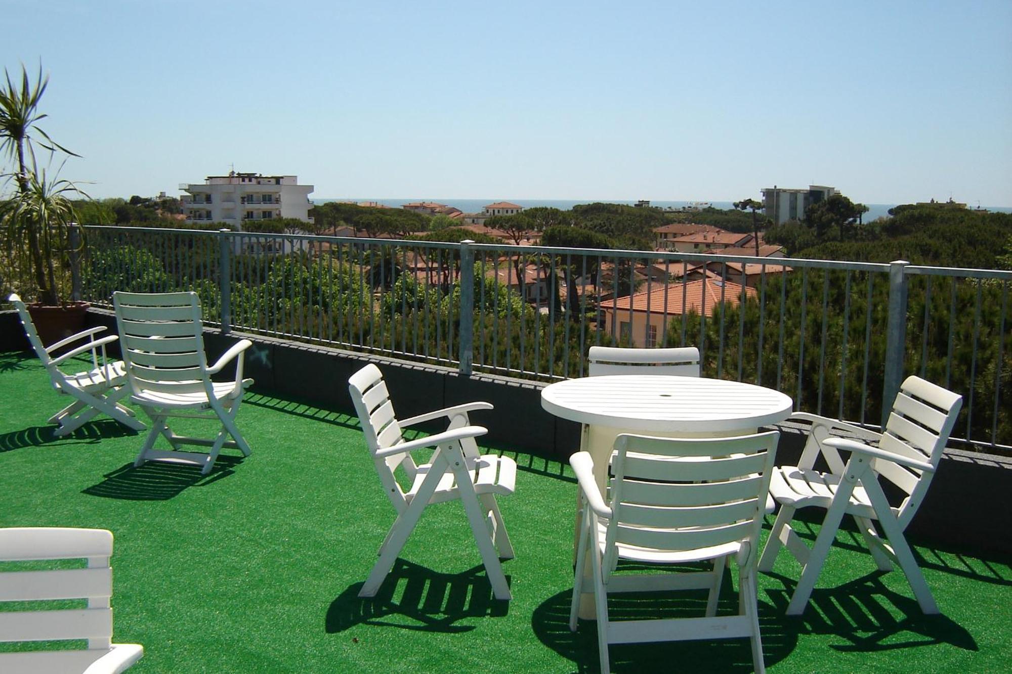 Hotel Mediterraneo Marina di Pietrasanta Bagian luar foto